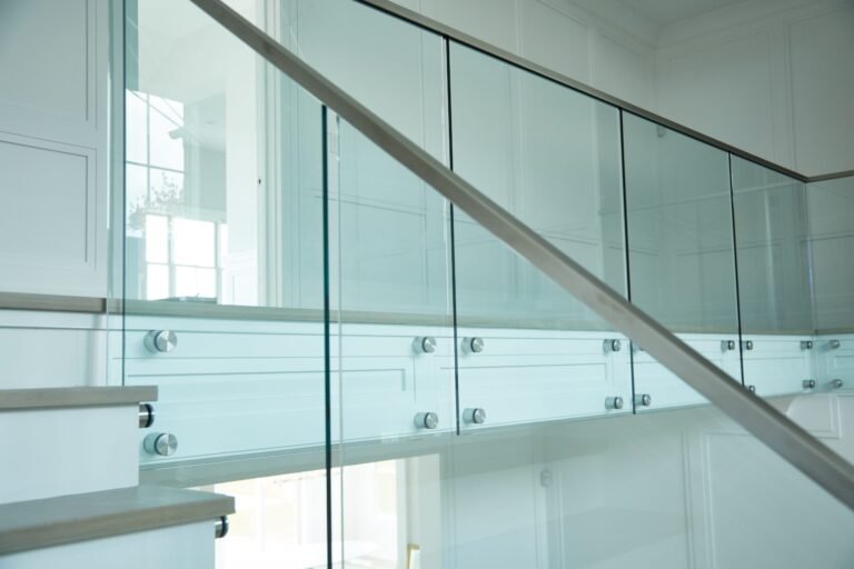 Uncover the Secrets of Glass Railings: Types from Tempered to Laminated