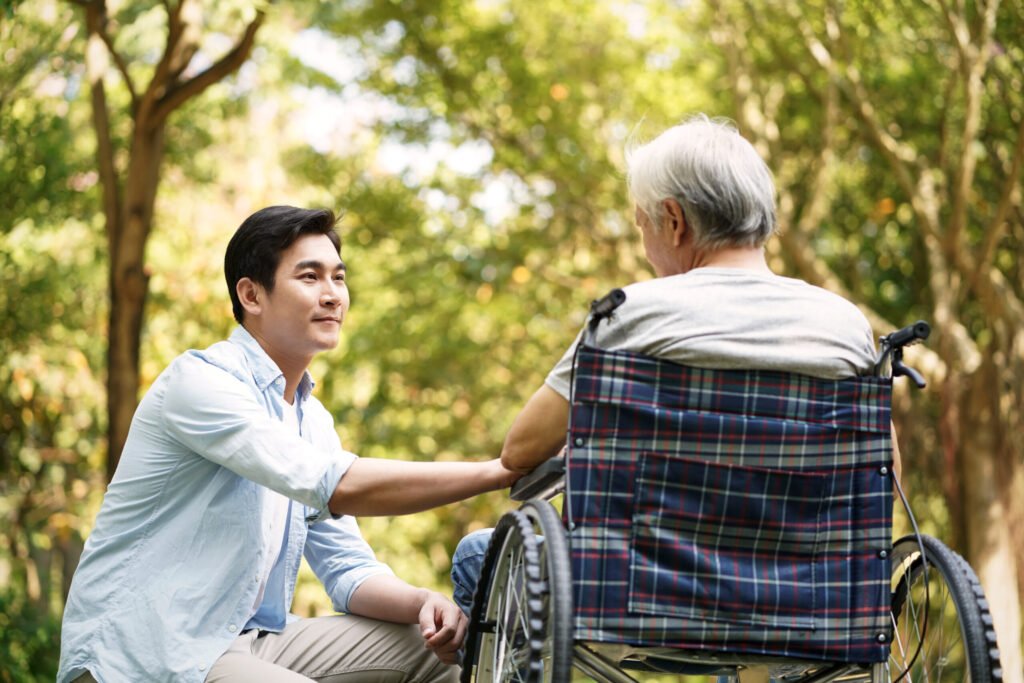 A Guide to Assisting Your Elderly Parent with a Seamless Return