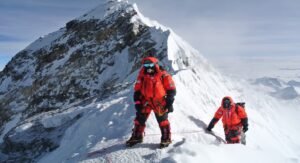 Nature’s Paintbrush: A Colorful but Dangerous Tale of Everest