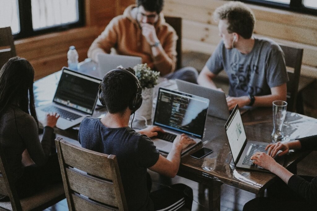 How Does Hoteling Software for Offices Work?