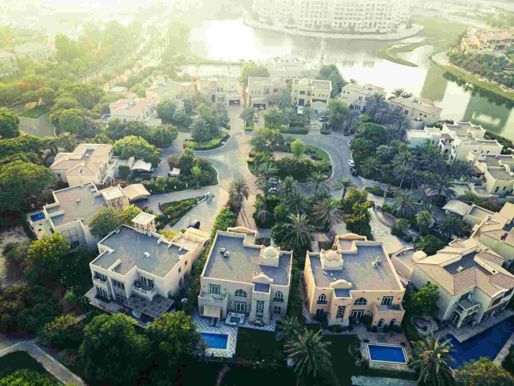Learn Real Estate Photography & Marketing: A Guide for Aspiring Real Estate Photographers