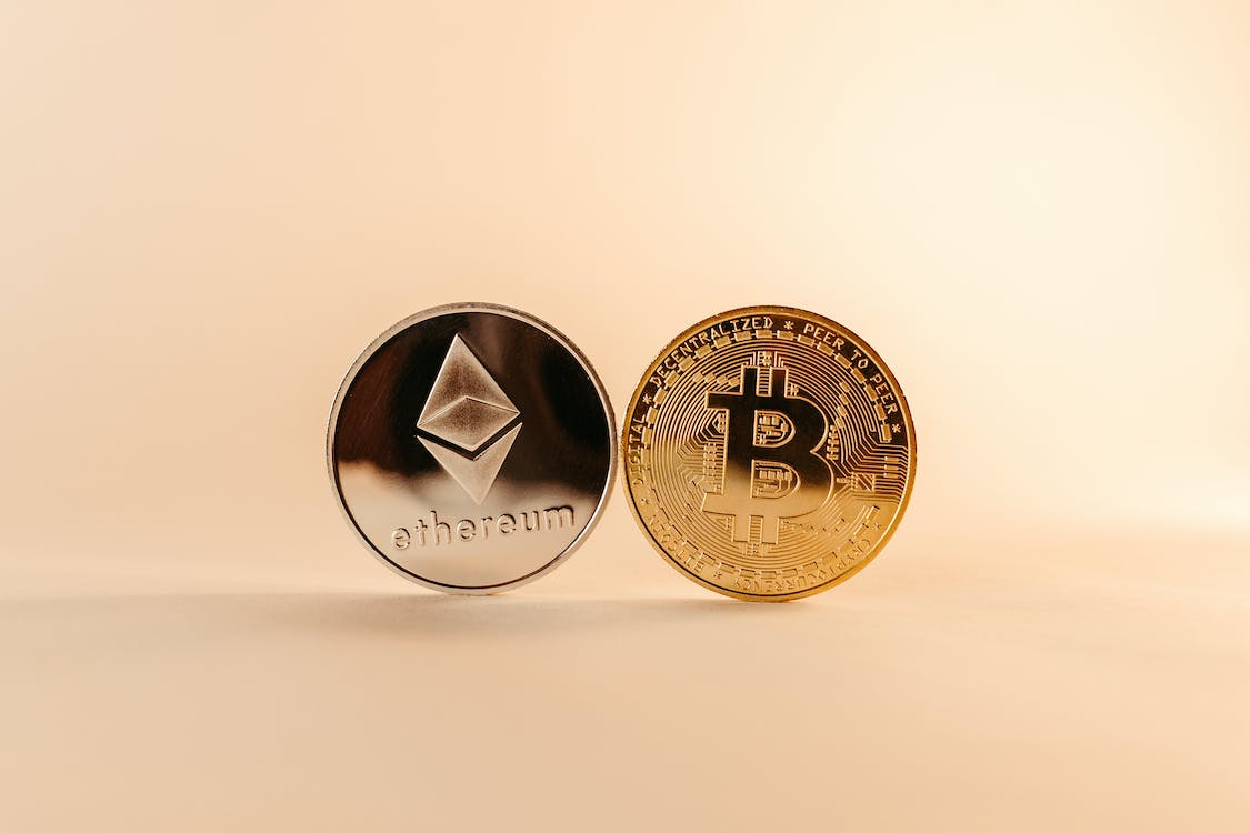 Unveiling DecentraHacks.com: Max Keiser’s Net Worth