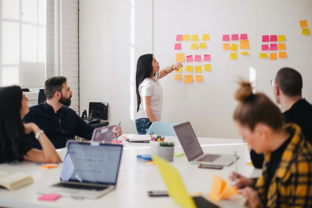 Program Management vs. Project Management: A Comprehensive Comparison