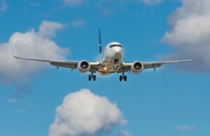 Which airlines are low fare in the UK?