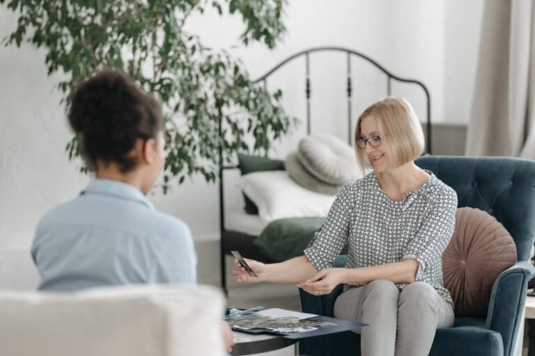 7 Key Differences Between Tarot and Astrology