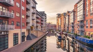 Navigating the Birmingham Property Market: When Selling for Cash Makes Sense