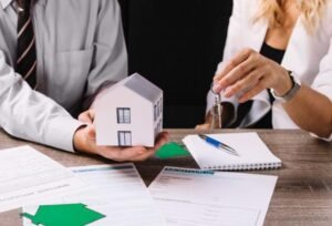 The Role of Insurance Brokers in Protecting Your Home Investment