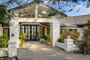 10 Fencing Ideas for Selling a Home: Boost Curb Appeal and Attract Buyers