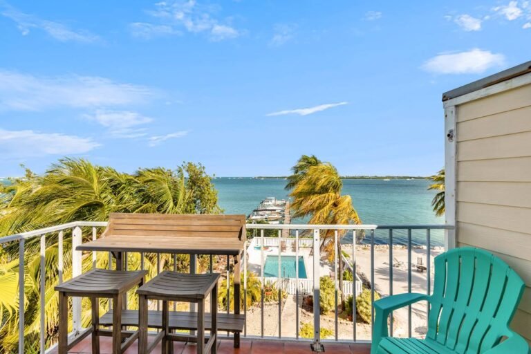 Escape to Paradise: Why You Should Choose Condo Rentals in Key Largo for Your Next Vacation