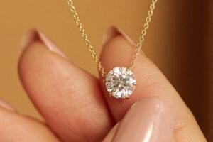 8 Factors To Consider When Choosing A Diamond Pendant in 2024