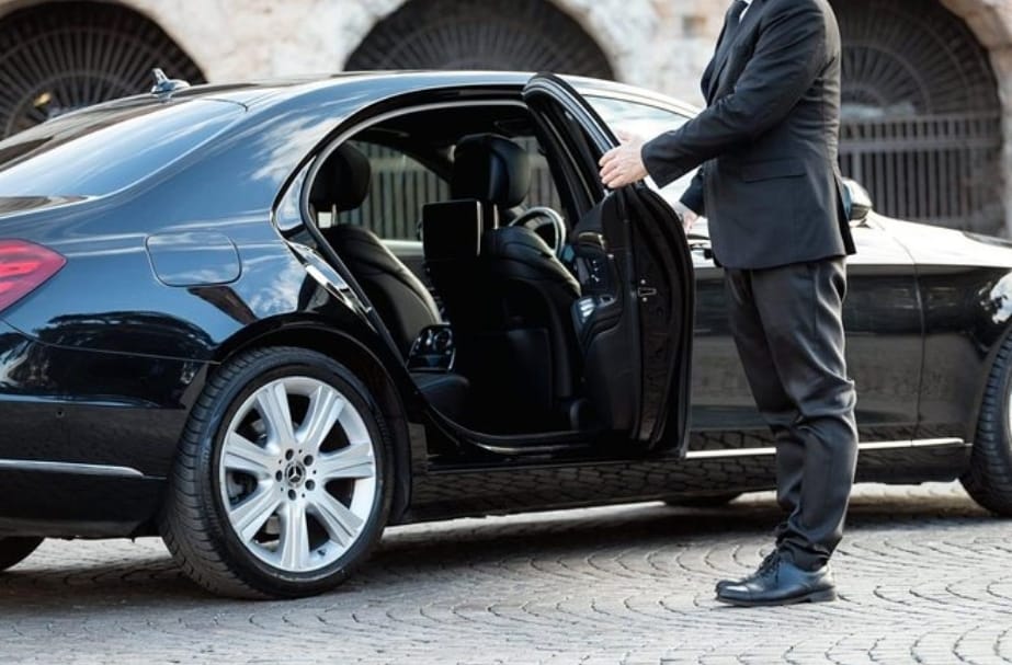 What to Look for When Getting Chauffeur Service in the UAE?