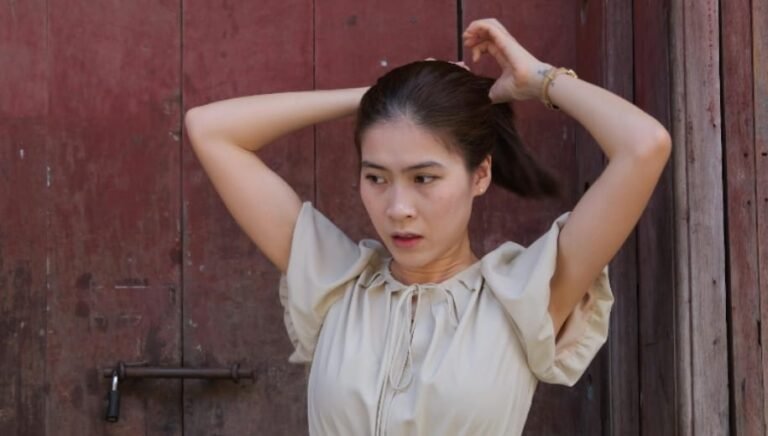 Is It Possible for Me to Look Like a Cubicle Dork at Work If I Wear Short Sleeves?