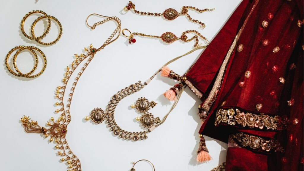 5 Top Tempting And Luxury Indian Jewelry For Every Women
