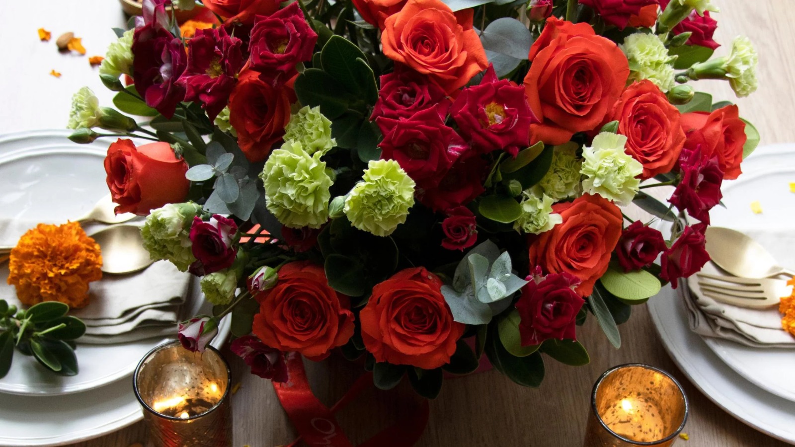 10 Heartfelt Anniversary Flower Arrangements That Speak Volumes