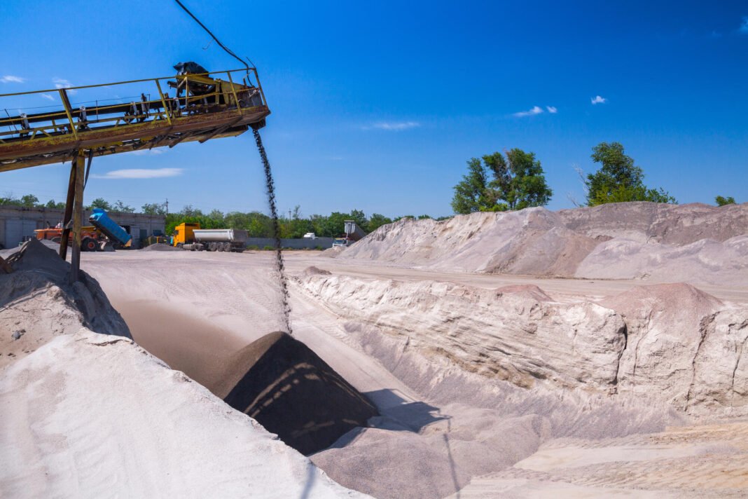 4 Essential Pieces of Aggregate Equipment Every Contractor Needs