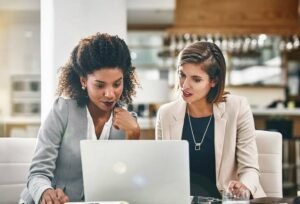 Off-the-shelf LXP or Custom LXP: How to Choose?
