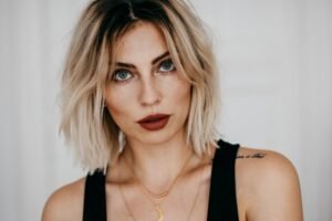 The Trend of The 'Undone' Hair: Why Everyone Is Embracing the Messy Look