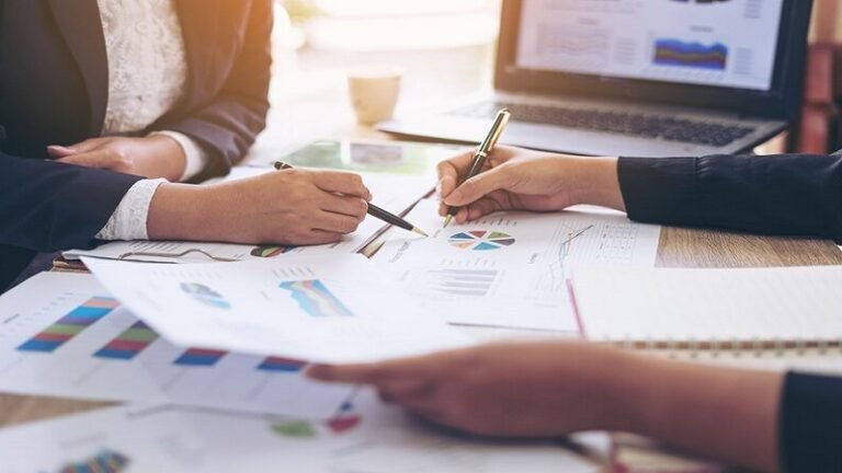 Which Legal Accounting Services Should Law Firms Consider to Outsource?