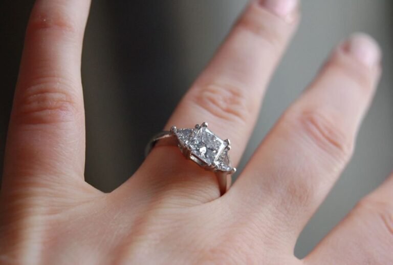 Why American Diamond Rings Make the Perfect Gift for Any Occasion