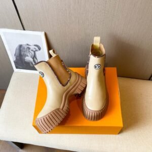 Ruby Studden Boots WE101: The Ultimate Combination of Style and Comfort